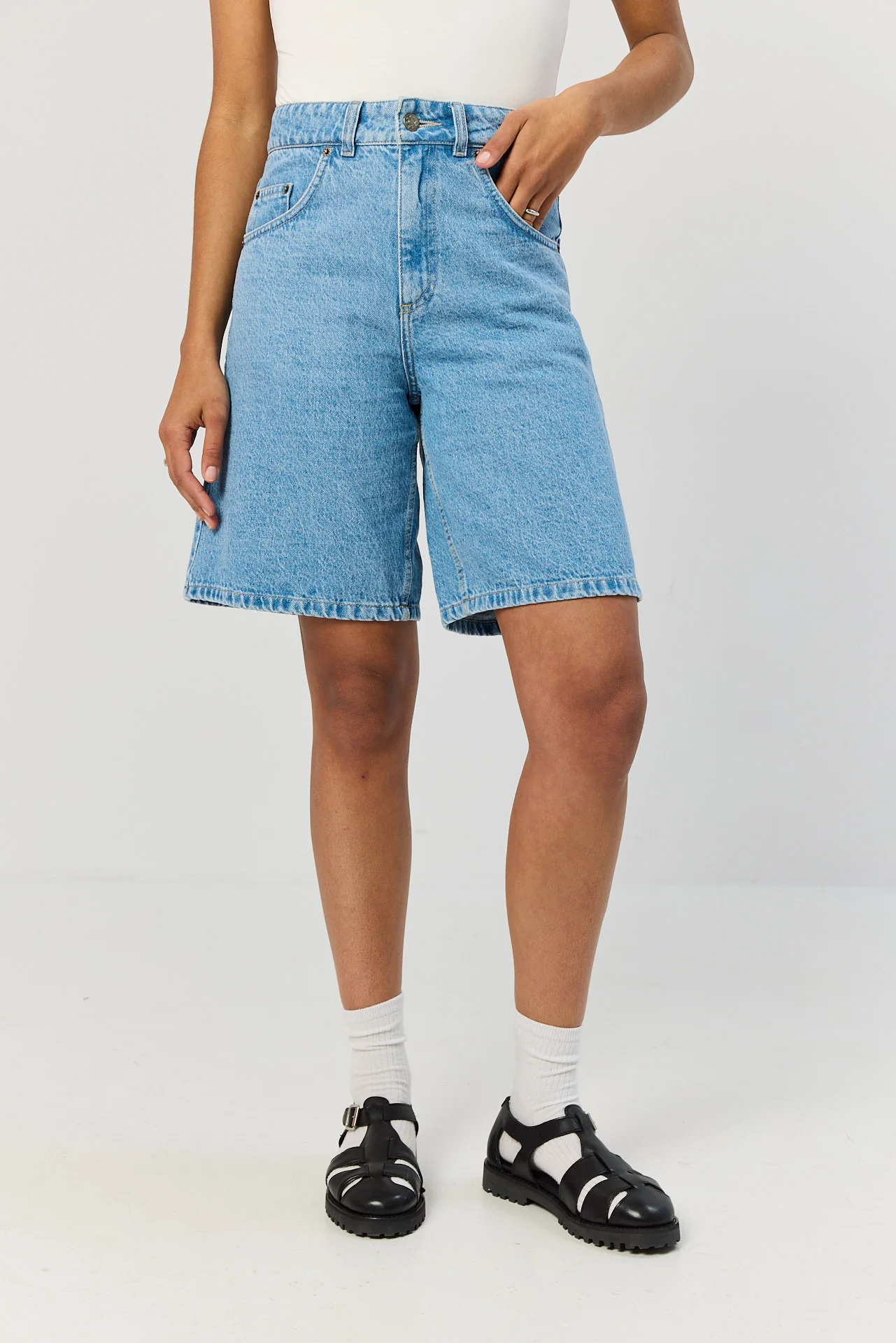 Bermudy jeansowe baby blue - Image 3