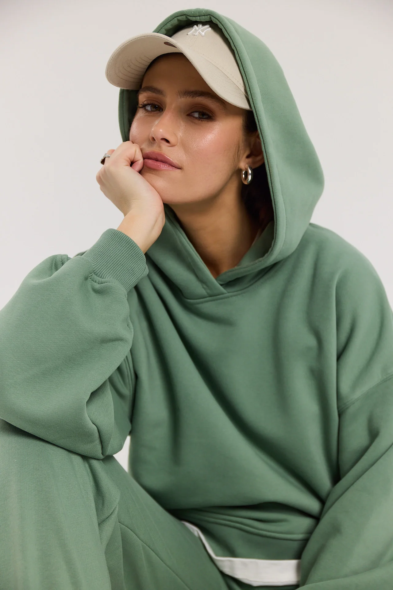 Bluza Boyfriend Hoodie dark matcha - Image 13