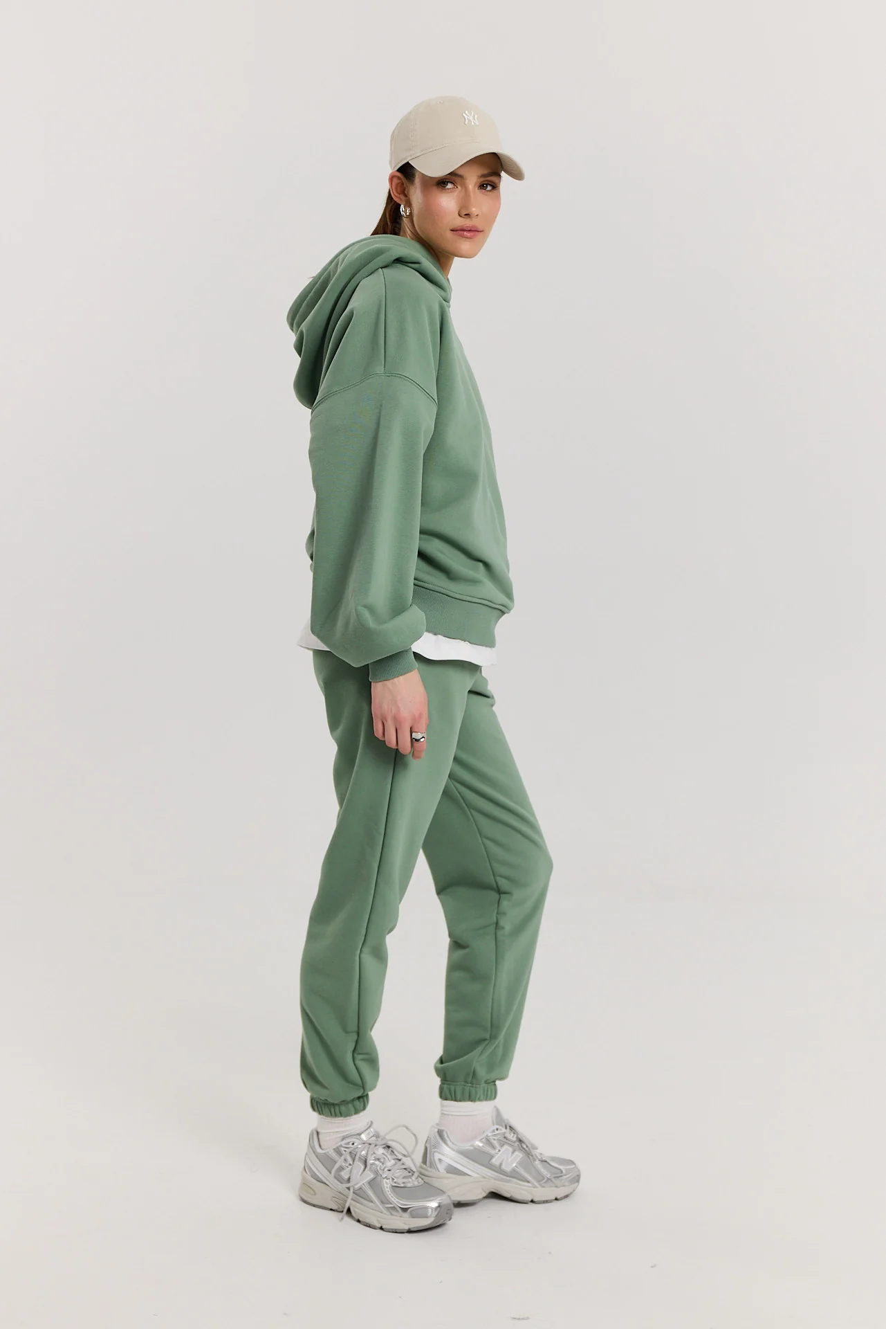 Spodnie dresowe dark matcha - Image 5