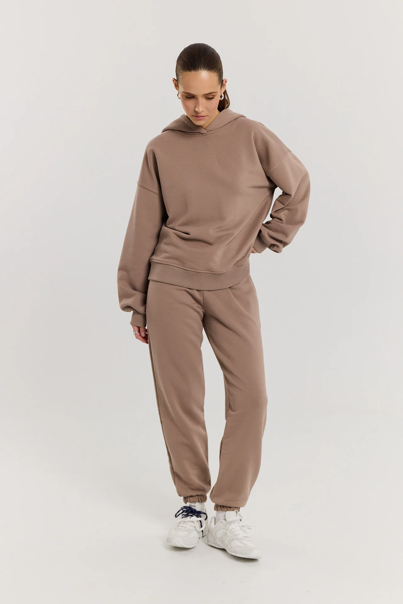 Spodnie dresowe latte - Image 4